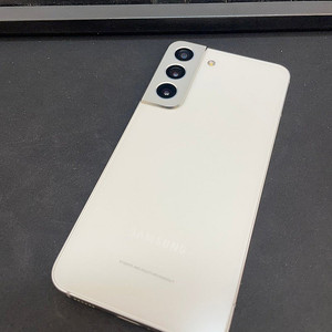 갤럭시S22 화이트 256GB 무잔상 상태좋은 중고25만팝니다