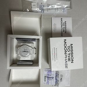 스와치 오메가 스누피 문페이즈 화이트 새상품 여분줄
