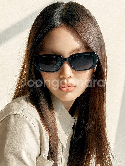 뉴진스 선글라스 카린 카라 C1 팝니다--0