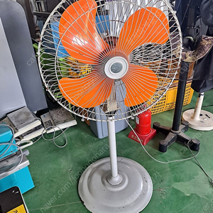 공장용 선풍기 엄청 쎄요. 약으로 틀어놔도 엄청 쎕니다. 25인치