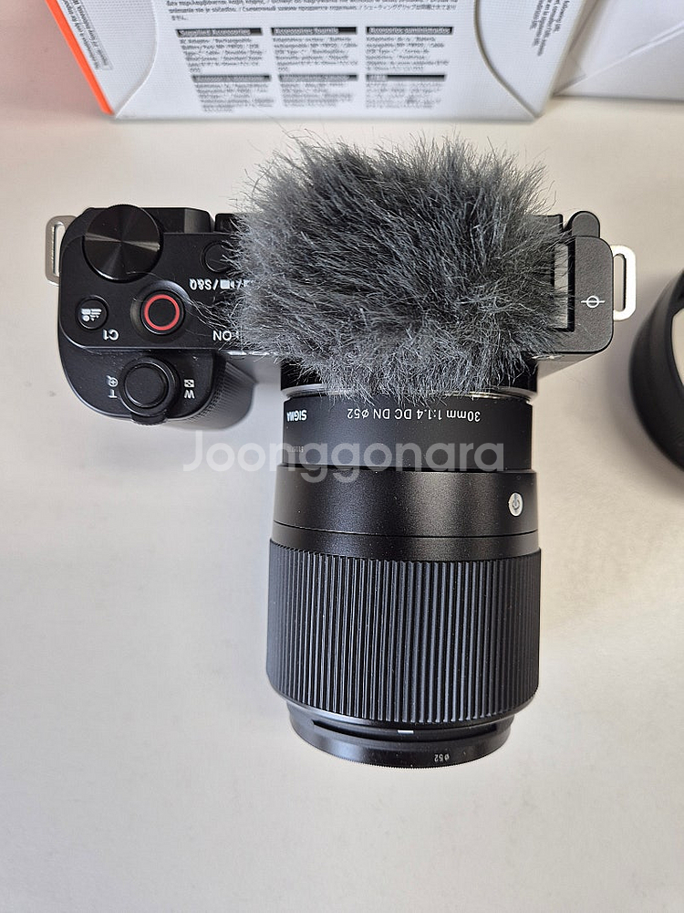 소니 미러리스 ZV-E10 + 시그마 F.14 30MM...--9