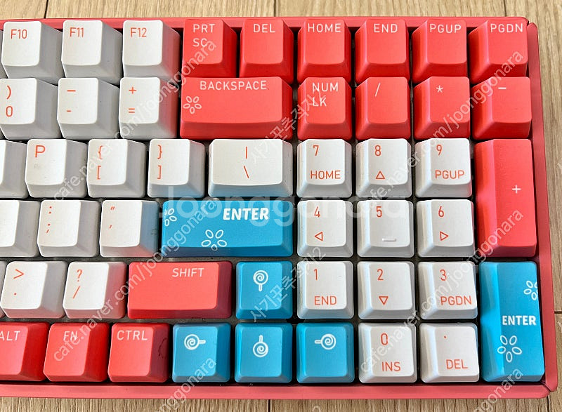 IQUNIX F96 저소음 적축 키보드 팝니다.--3