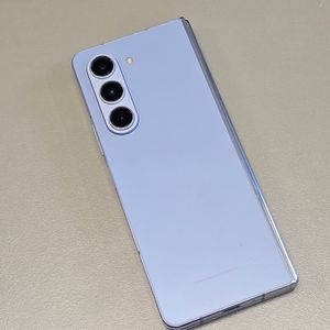 갤럭시 Z폴드5 블루 256기가 23년 9월개통 상태깨끗한단말기 65만에판매합니다