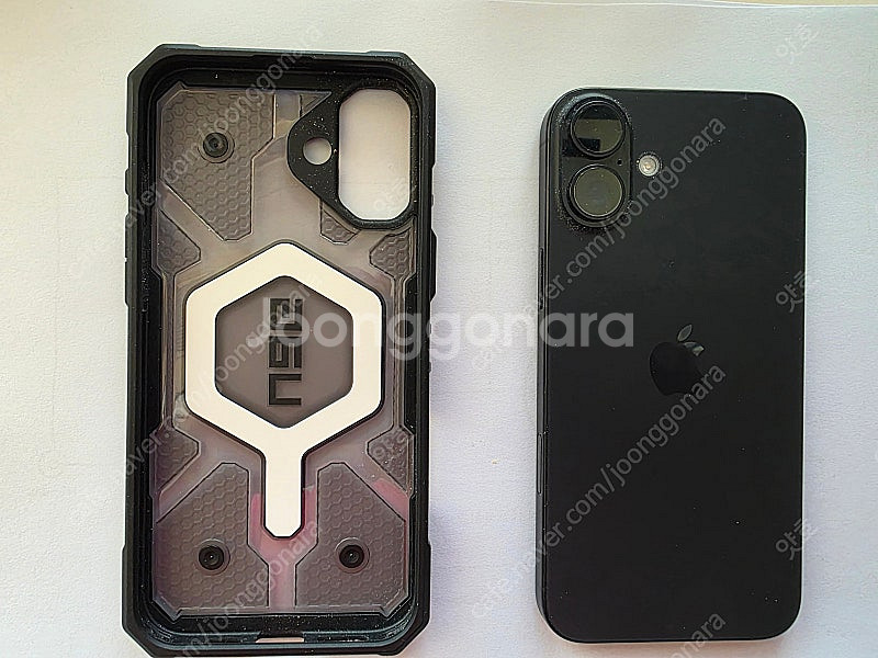 아이폰 16 플러스 검은색 (원박스 포함)+ UAG 패...--3