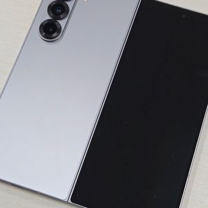 갤럭시 Z폴드6 그레이색상 256용량 상태좋은 무잔상 단말기 106만 판매합니다