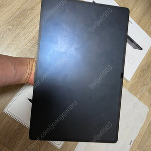 갤럭시탭 S8울트라(256GB) 5G 그라파이트 자급제 셀룰러 모텔 풀박스입니다! 상태 최상이고 금일 점검 받았습니다