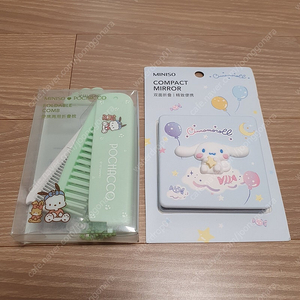(미개봉 새상품) 산리오 포차코 휴대용 접이식 빗(덤 시나모롤 컴팩트 거울) 판매합니다.