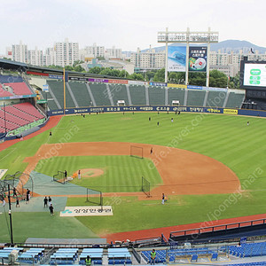 6/13 금요일 두산 vs 키움 1루 네이비석 2연석 통로석 시야사진O