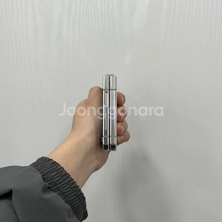 83701 갤럭시Z플립5 256기가 크림 팝니다 34만...--6