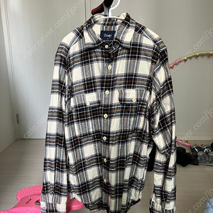 드레익스 Cream and Navy Check Brushed Cotton Two-Pocket Work Shirt(M사이즈)판매합니다