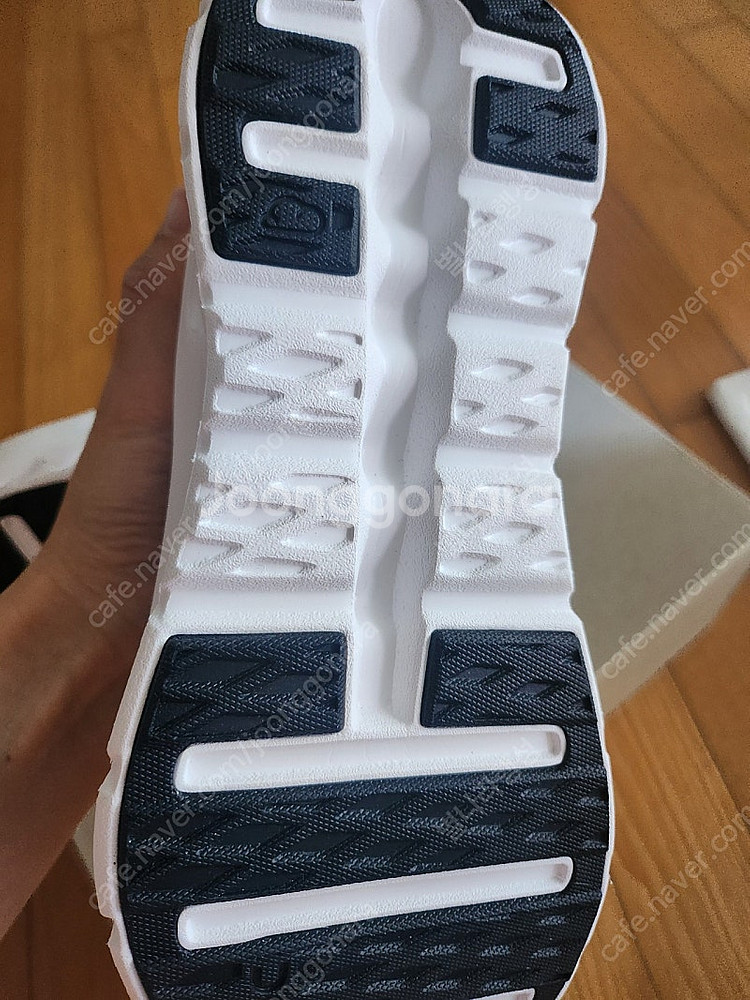 온러닝 클라우드틸트 흰검 us8 250--1