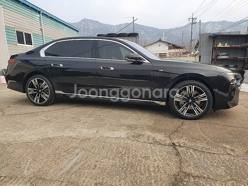 <판매> BMW G70 i7 908M스포츠 21인치 순...--0