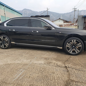 <판매> BMW G70 i7 908M스포츠 21인치 순정품휠타이어