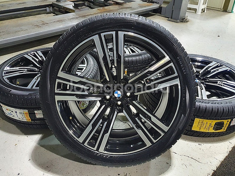 <판매> BMW G70 i7 908M스포츠 21인치 순...--3