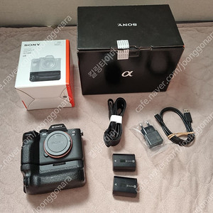 소니 a7m4 (보증 26년 8월) + 정품 세로그립 (보증x) + 추가 배터리 (정품) 일괄 240 or 소니 a9 1세대 + 100 추금 교환