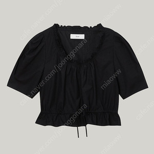 (새상품) 던스트 프릴 셔링 크롭 블라우스 FRILL SHIRRING CROP BLOUSE 블랙핑크 지수 블라우스 코스 자라 포유온 시에 마시모두띠 H&M 동남아 휴양지 블랙 검정