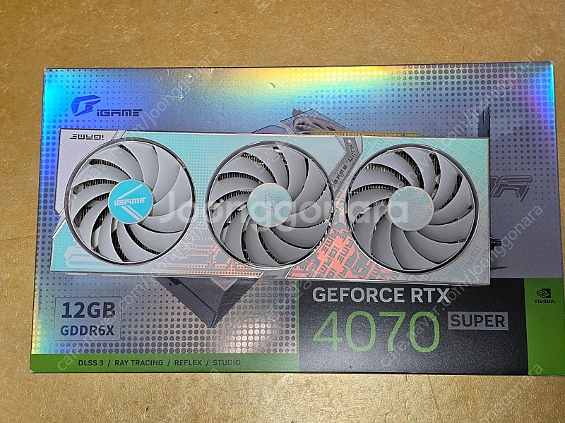 컬러풀 RTX 4070 super 4070s 화이트--0