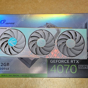 컬러풀 RTX 4070 super 4070s 화이트
