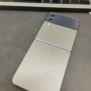 갤럭시Z플립4 블랙 256GB 무잔상 상태좋은 중고24만팝니다.