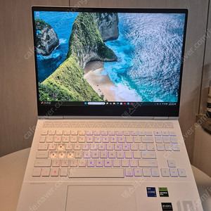 HP 오멘 16인치 게이밍노트북 화이트 i7-13700HX rtx4060 32gb 1tb SS급 팝니다.