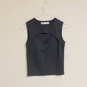 자라 zara 컷아웃 하트넥 트임니트나시