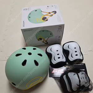 스쿳앤라이드 헬맷 (48-52cm) + 무릎/팔꿈치 보호대 일괄