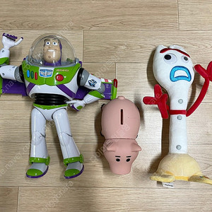 토이스토리, 짱구, 슈퍼 마리오, 디즈니 프린세스 굿즈 다수 판매합니다