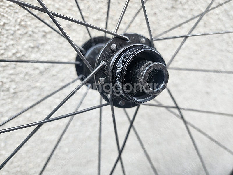 DT 스위스 R470 휠 판매합니다 (시마노, 디스크)--5