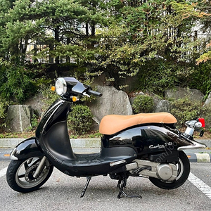 SYM 뉴카빙 스쿠터 오토바이 판매해요. 클래식 스쿠터 오토바이 125cc