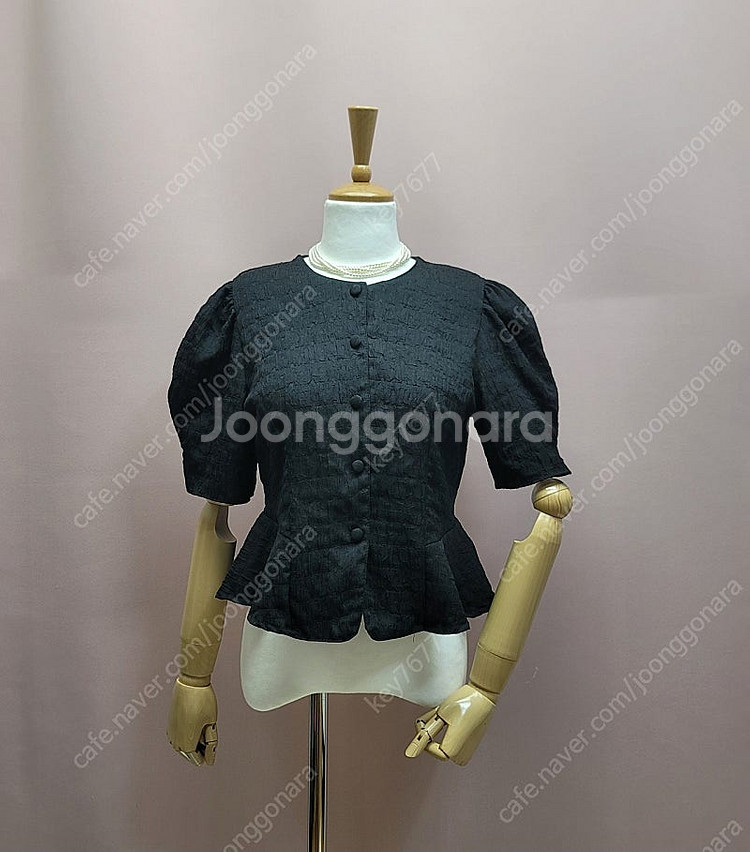 1.콩단추 퍼프 페플럼 블라우스 2.카라 퍼프 블라우스--3