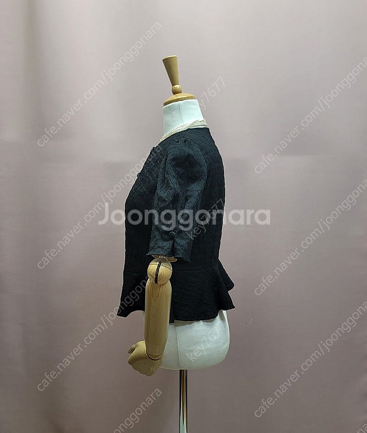 1.콩단추 퍼프 페플럼 블라우스 2.카라 퍼프 블라우스--7