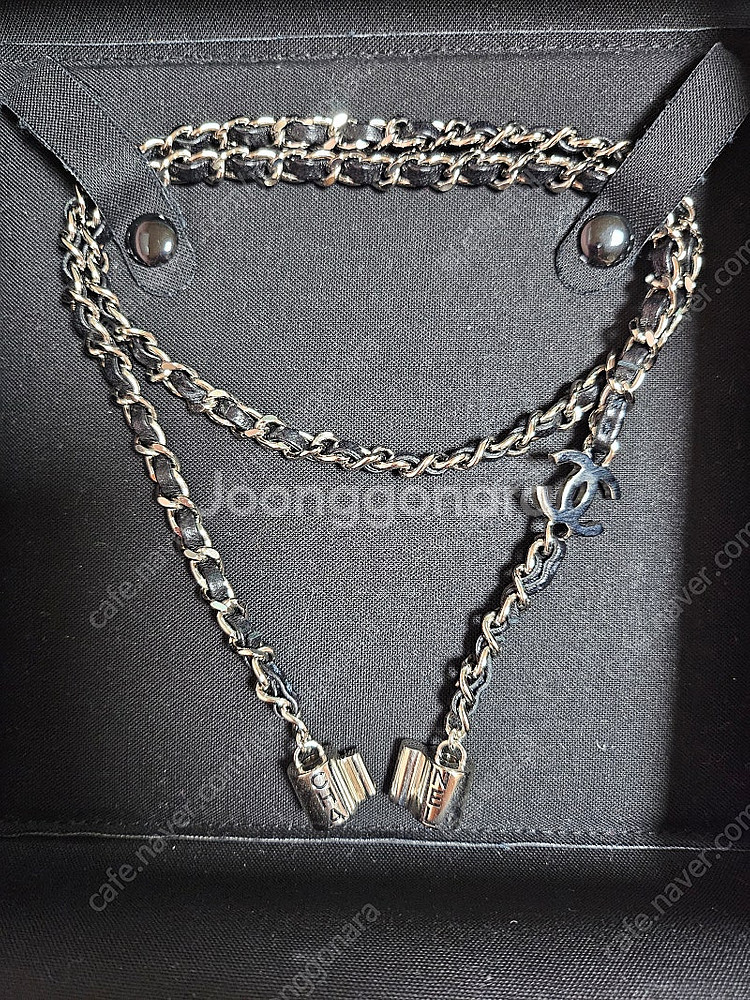 샤넬 클래식 에어팟 네크리스 은장 (매장정품)샤넬 목걸...--1