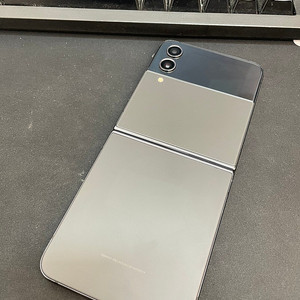 갤럭시Z플립4 블랙 256GB 무잔상 상태좋은 중고24만팝니다.