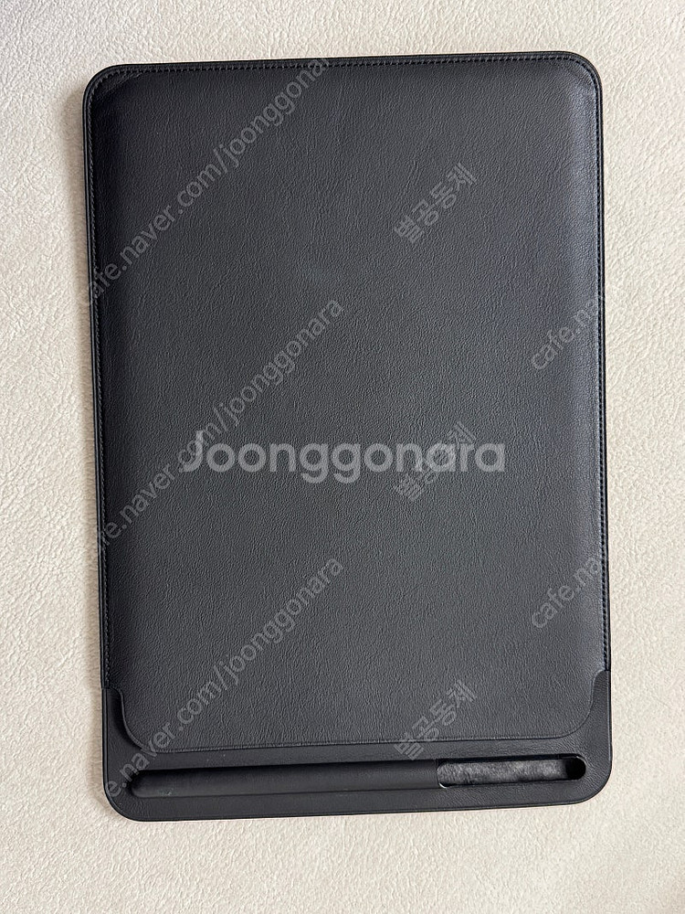 iPad 10.5~11인치용 정품 가죽 슬리브 팝니다--1