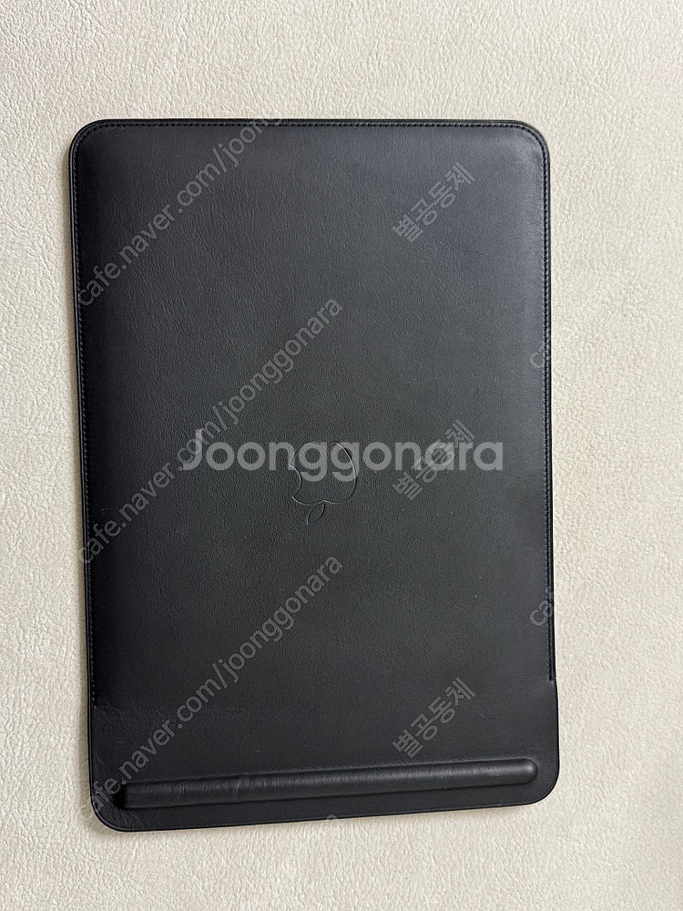 iPad 10.5~11인치용 정품 가죽 슬리브 팝니다--2