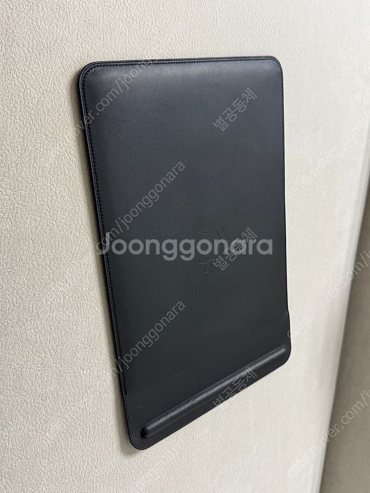 iPad 10.5~11인치용 정품 가죽 슬리브 팝니다--3