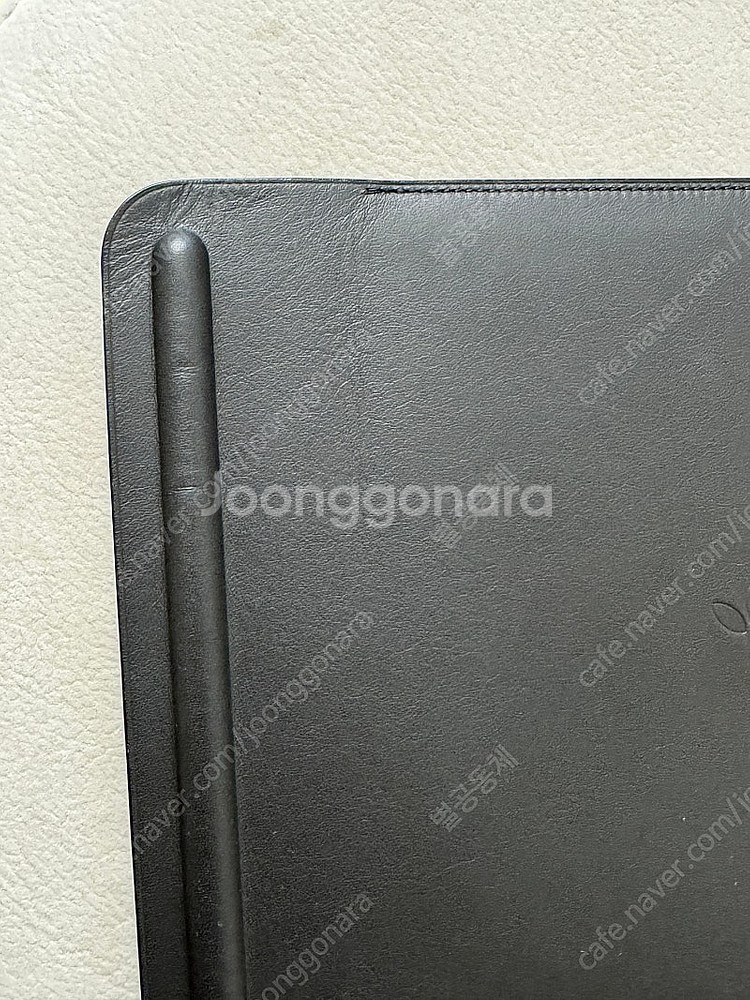 iPad 10.5~11인치용 정품 가죽 슬리브 팝니다--4