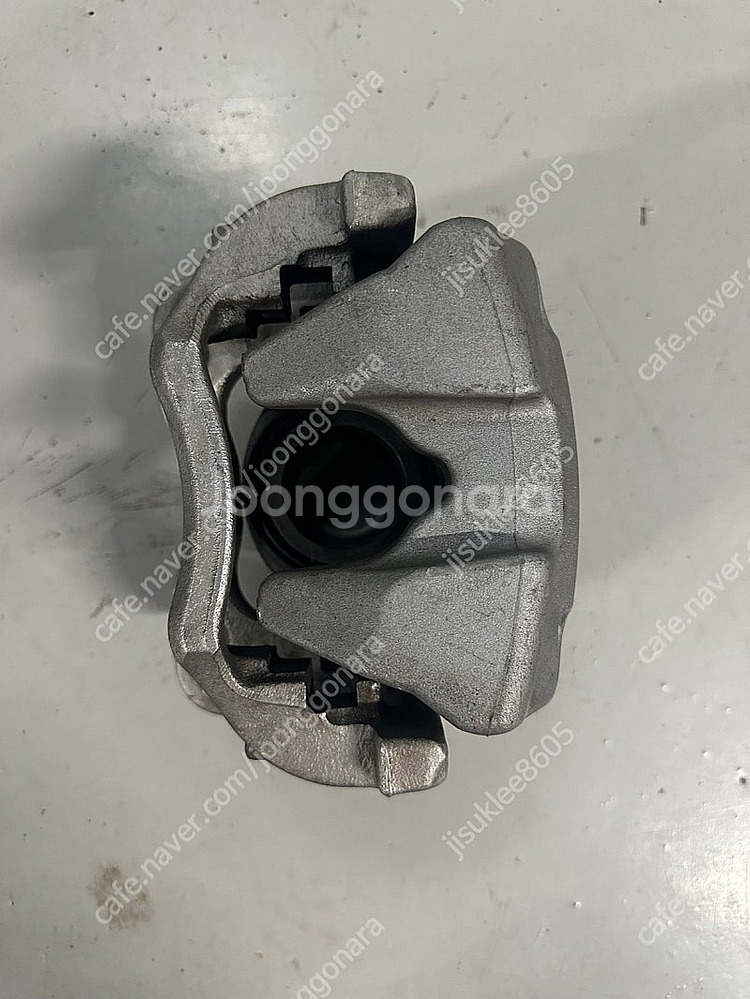 bmw g30 520d 정품 프론트1p캘리퍼 양쪽 판매...--0