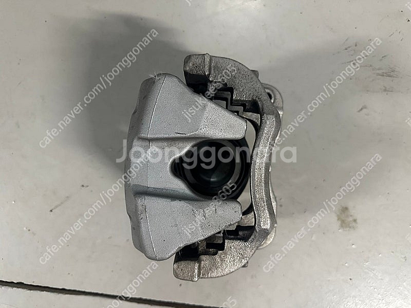 bmw g30 520d 정품 프론트1p캘리퍼 양쪽 판매...--1