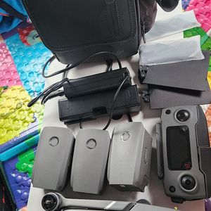 DJI 매빅2 줌 드론 판매합니다(본체.조정기 새상품)