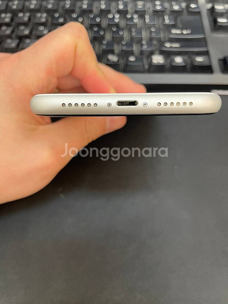 아이폰XR 화이트 64GB 상태좋은 중고19만 팝니다.--5