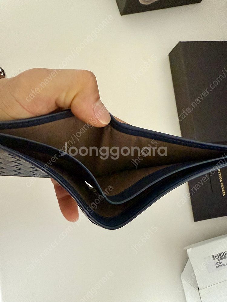 보테가 베네타 인트레치아토 가죽 반지갑 (남성용, 네이...--0