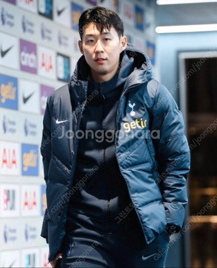 (새상품) 23/24시즌 토트넘 네이비 패딩--3