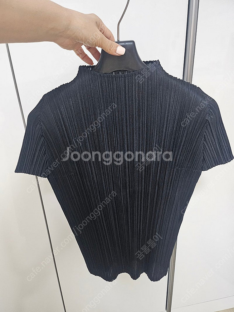 플리츠플리즈 먼슬리 블랙 반팔탑--0