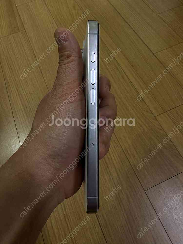 아이폰 16프로 128기가 화이트 팝니다--3