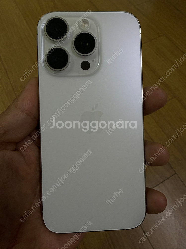 아이폰 16프로 128기가 화이트 팝니다--6