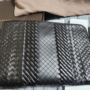 보테가 베네타클러치(2019)한정판