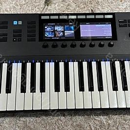 Ni Komplete kontrol s61 mk2 마스터키보드 미디건반 판매합니다.