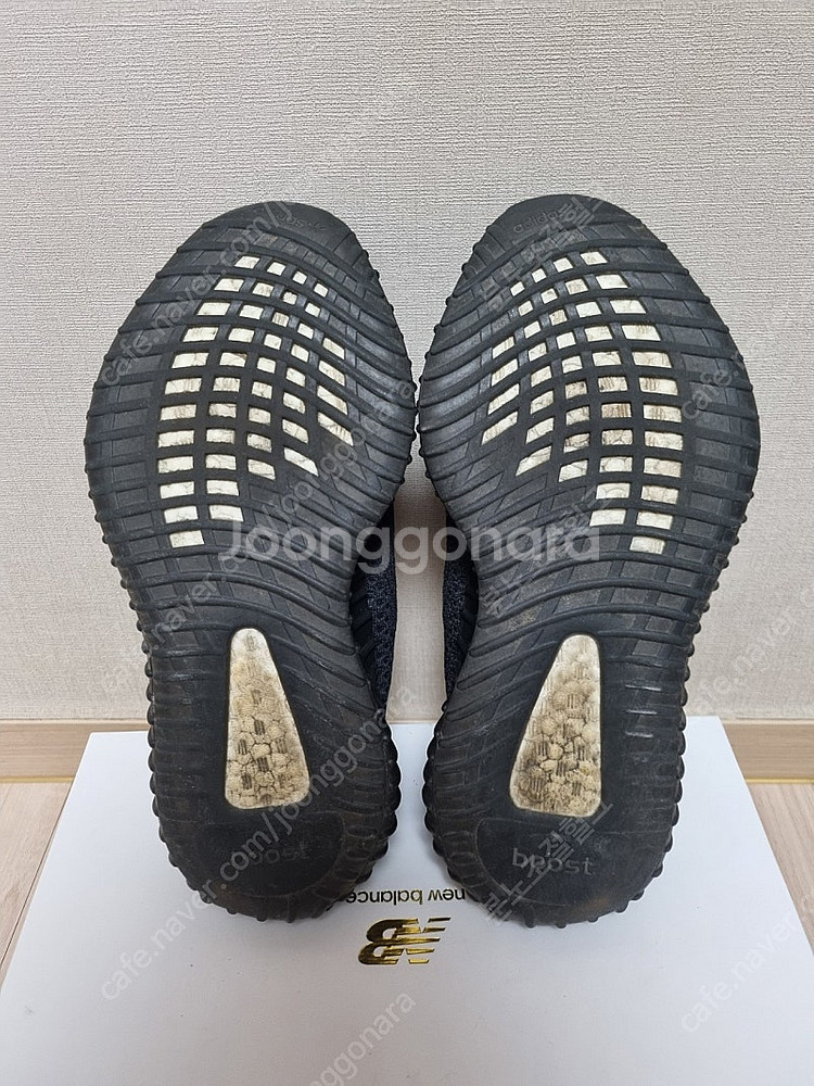 (255)이지부스트 350 V2 트리플 블랙 팝니다--4