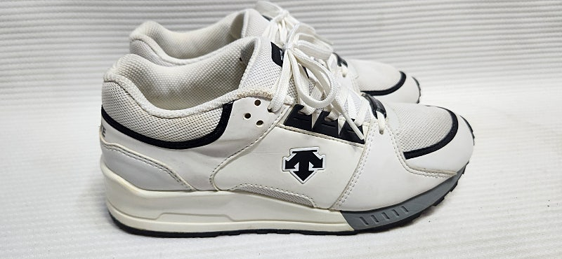 데상트 스니커즈.운동화 250사이즈 이미지